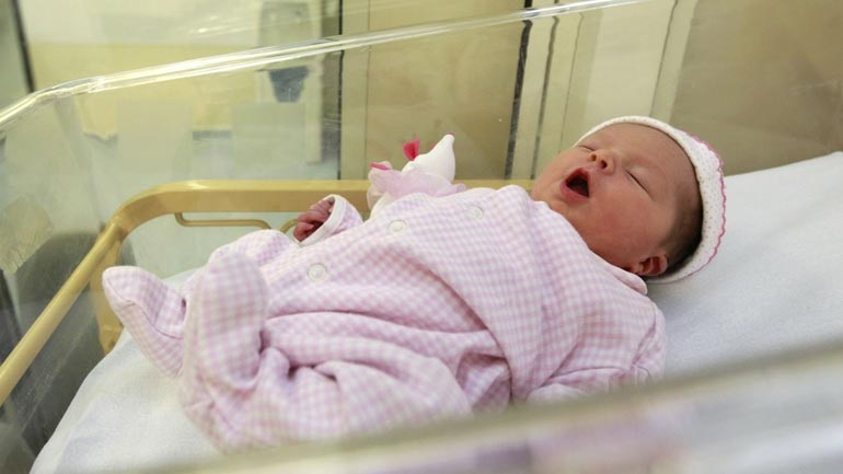 Ιταλία: Επίδομα 800 ευρώ για κάθε παιδί που γεννιέται