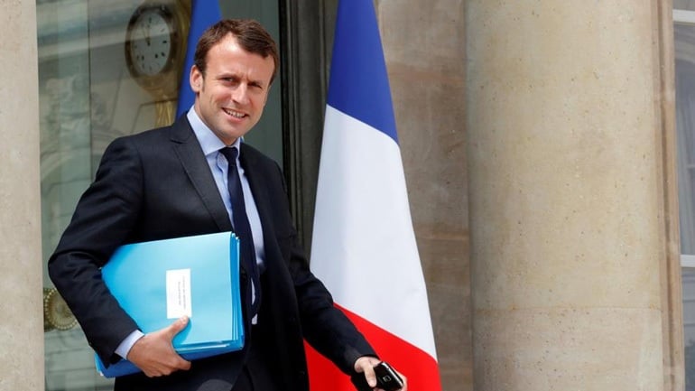 «Ψήφος εμπιστοσύνης» της Κομισιόν στον Μακρόν