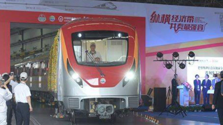 Παραδόθηκε το πρώτο τρένο για γραμμή μετρό βάθους 70 μέτρων