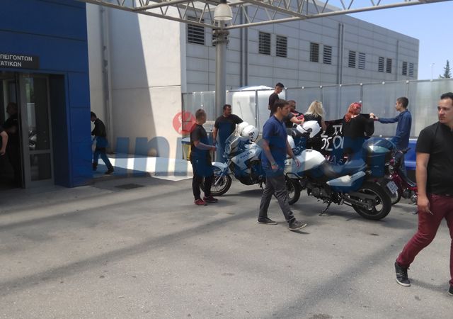 Δυτική Ελλάδα: Φίλοι του Σπύρου Μπάθα διαμαρτυρήθηκαν με τα δίκυκλά τους έξω από το νοσοκομείο - ΔΕΙΤΕ ΦΩΤΟ