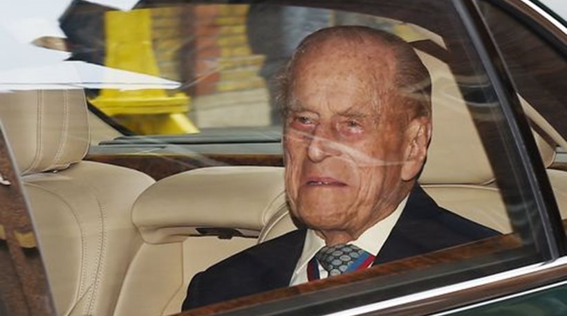 Με δάκρυα στα μάτια, ο πρίγκιπας Φίλιππος αποχωρεί από το Μπάκιγχαμ