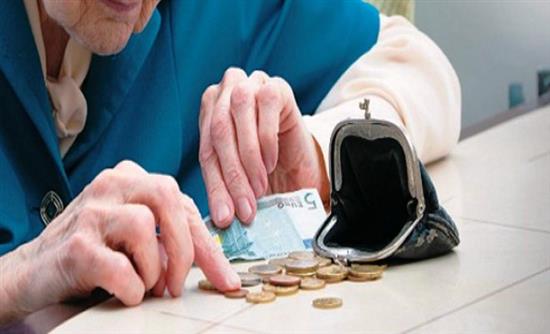 Κίνδυνος να κοπεί το ΕΚΑΣ σε επιπλέον 100.000 συνταξιούχους από τον επόμενο μήνα