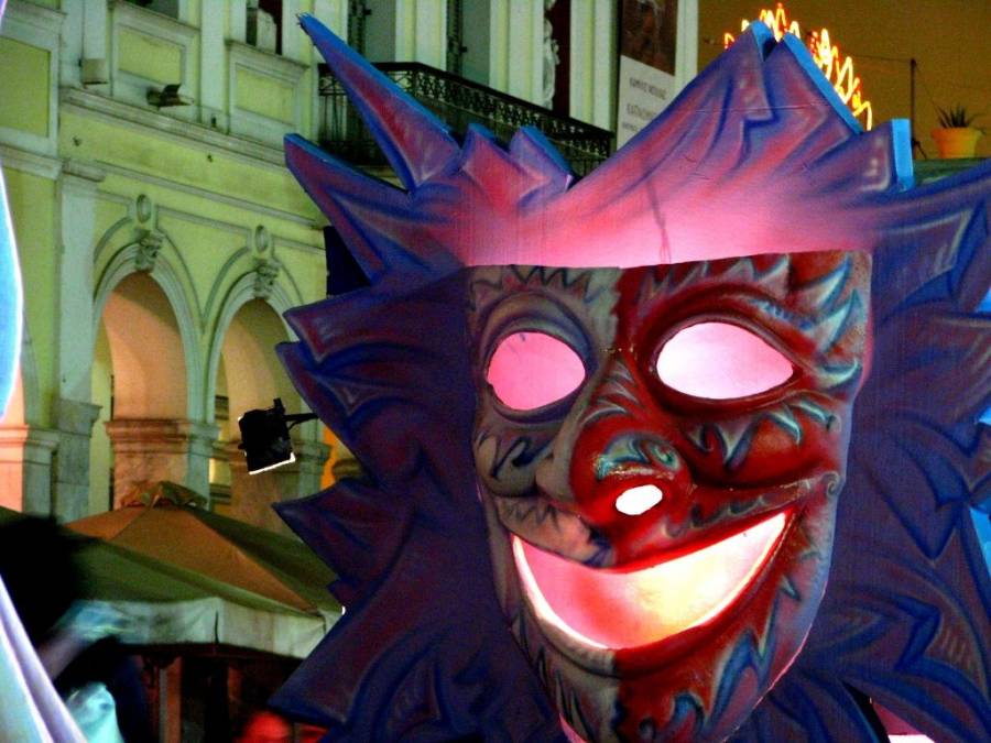 Πάτρα: "Στ' άρματα" ... οι καρναβαλιστές και παρέλαση τον Μάιο! Έτσι σκοπεύουν να διαμαρτυρηθούν τα γκρουπ που "ξεσπιτώνει" ο δήμος από τις αποθήκες του ΑΣΟ - Η επιστολή στον Δήμαρχο