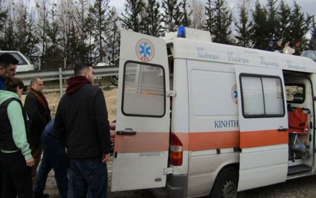 Ποδοσφαιριστής κινδύνευσε μετά από χτύπημα στο κεφάλι - Διεκόπη αγώνας του ερασιτεχνικού πρωταθλήματος