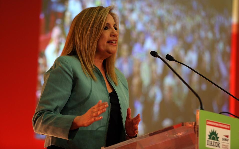 Γεννηματά για Τσίπρα: «Τα έδωσε όλα συνειδητά στους δανειστές»