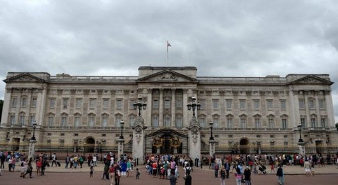 Μπάκινγχαμ: Ακυρώνεται η τελετή αλλαγής φρουράς λόγω Μάντσεστερ