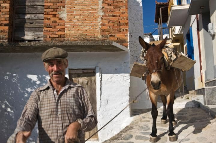Ύμνοι των Άγγλων για τη Σκόπελο: Το ελληνικό νησί που το «ξέχασε» ο Τουρισμός!