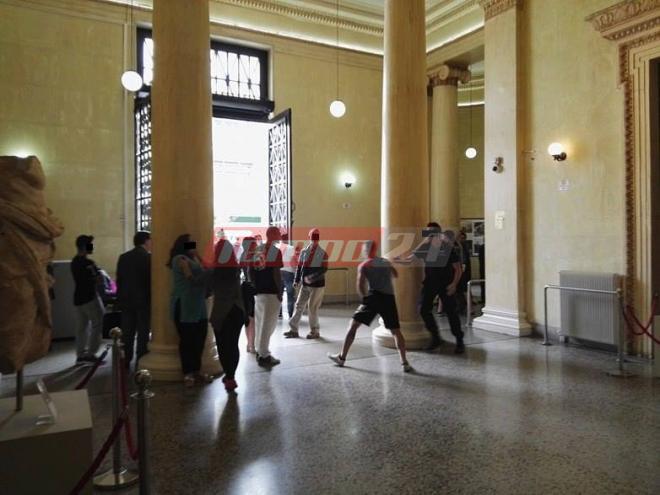 Πάτρα: Ένταση στα Δικαστήρια κατά την μεταφορά κρατούμενου - Επενέβη η ΕΛ.ΑΣ - ΦΩΤΟ