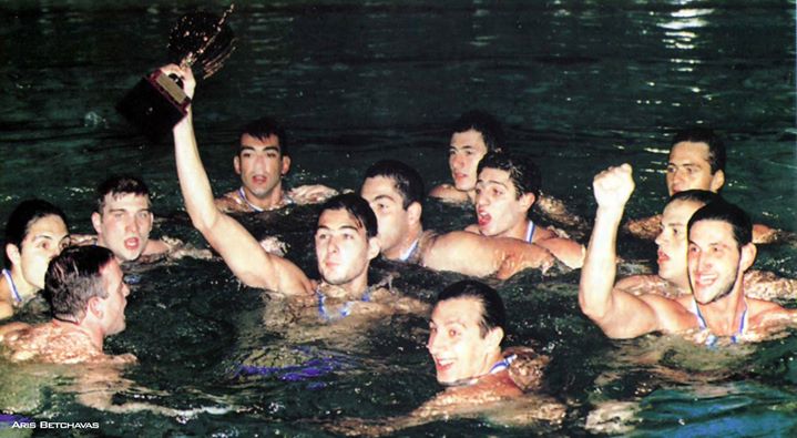 Mια παλιά φωτογραφία: όταν ο ΝΟΠ σήκωνε το κύπελλο Ελλάδος