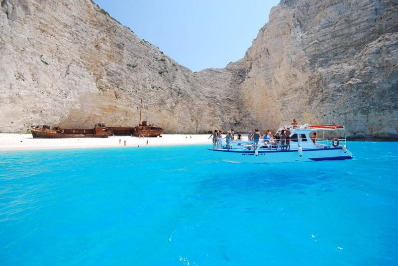 Μέτρα στο Ναυάγιο της Ζακύνθου- Μπαίνει συρματόπλεγμα στον γκρεμό μετά τις τραγικές πτώσεις- Ρήγμα στις σχέσεις Δήμου – Εκκλησίας