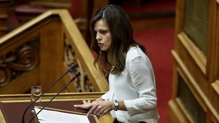 Έφη Αχτσιόγλου: Το "πάγωμα" της αύξησης των συντάξεων δεν είναι περικοπή