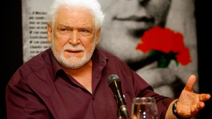 Tα μαζεύει ο Καζάκος για τους "προδότες" μετά το άδειασμα από τον Κουτσούμπα