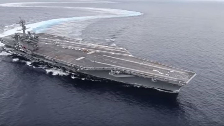 Η μανούβρα αεροπλανοφόρου που έγινε viral - ΒΙΝΤΕΟ