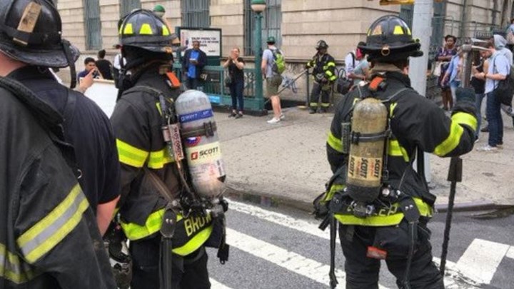 Eκτροχιασμός συρμού του μετρό στη Νέα Υόρκη - ΔΕΙΤΕ Live εικόνα