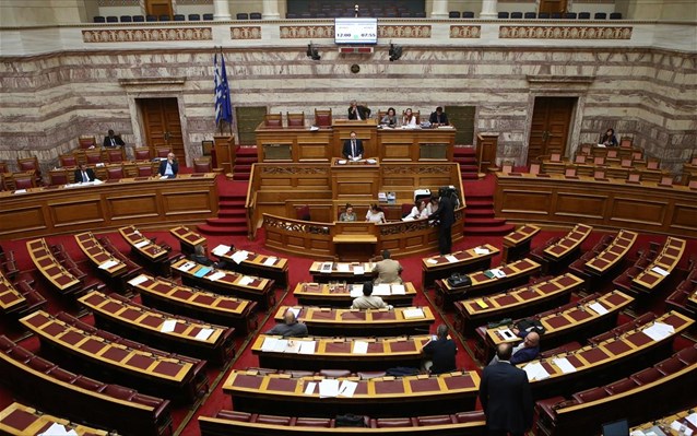 Βουλή: Αποχώρησε από τη συνεδρίαση η Δημοκρατική Συμπαράταξη