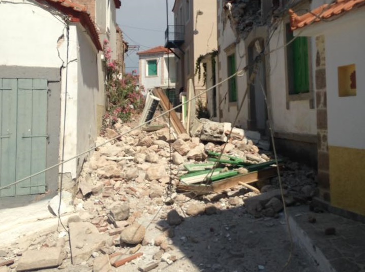 Μαρτυρίες στο tempo24.gr από τη Λέσβο μετά τον ισχυρότατο σεισμό - Εγκλωβισμένοι, τραυματίες και... ερείπια στο χωριό Βρισά - ΔΕΙΤΕ νέες ΦΩΤΟΓΡΑΦΙΕΣ και ΒΙΝΤΕΟ
