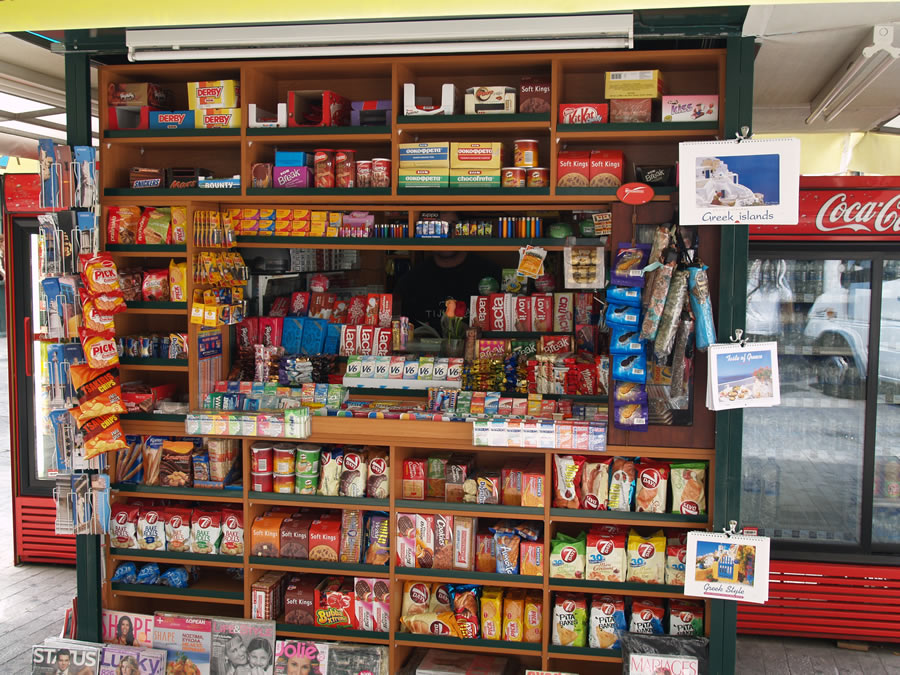 Αχαΐα: "Τσίμπησαν" τον δράστη που είχε κλέψει 6.000 πακέτα τσιγάρων από περίπτερο!