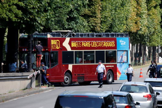 Τροχαίο με τουριστικό λεωφορείο στην "καρδιά" του Παρισιού - Τουλάχιστον 4 τραυματίες