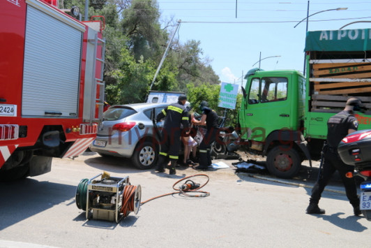 Πρέβεζα: Αυτοκίνητο συγκρούστηκε με φορτηγό - Δύο τραυματίες