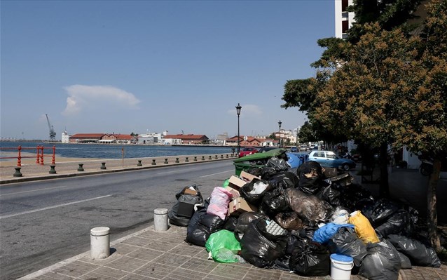 Ιδιωτική εταιρεία βγαίνει στους δρόμους της Θεσσαλονίκης για τα σκουπίδια