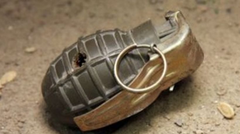 Λουόμενοι στα Αραχωβίτικα εντόπισαν χειροβομβίδα του Β΄ Παγκοσμίου Πολέμου!