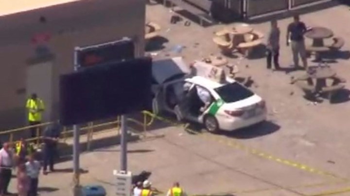 ΤΩΡΑ - Ταξί έπεσε πάνω σε πεζούς στην Βοστώνη