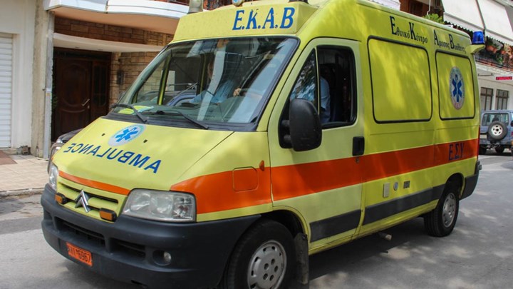 Βουτιά θανάτου για 37χρονη μητέρα από τον πέμπτο όροφο πολυκατοικίας