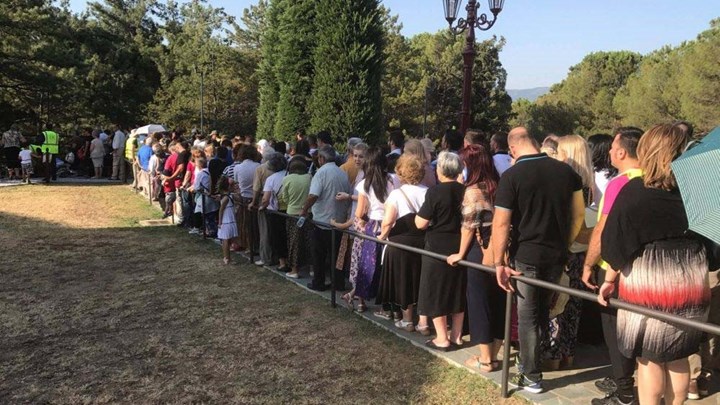 Προσκύνημα χιλιάδων πιστών στον τάφο του Αγίου Παϊσίου - ΒΙΝΤΕΟ