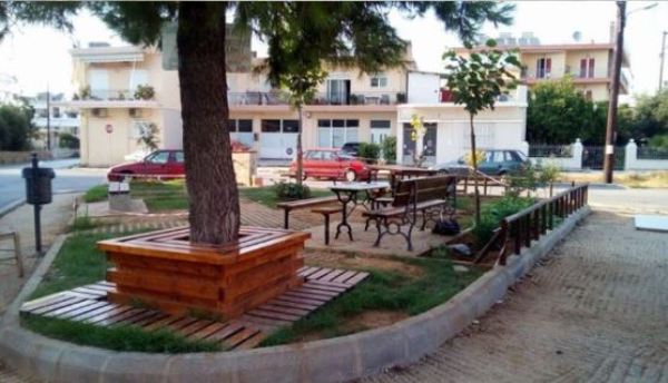 Πως μια παρέα πατρινών έφτιαξαν μόνοι την πλατεία της γειτονιάς τους !