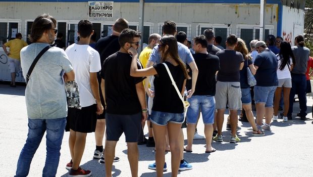 Ουρές έξω απ' το ΟΑΚΑ για τα εισιτήρια του ΑΕΚ - ΤΣΣΚΑ