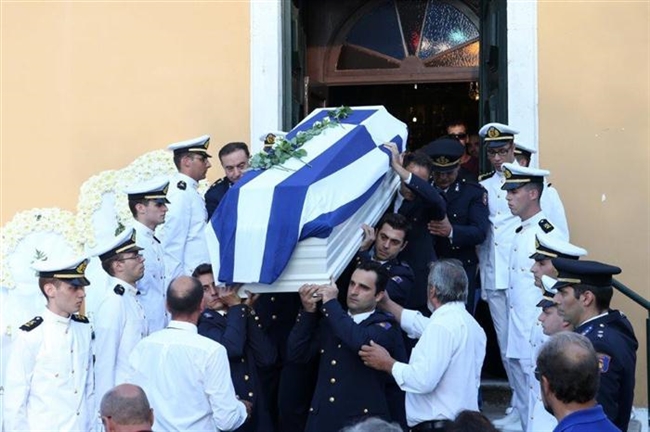 Ζήτησαν ναύλα από Πυροσβέστες που πήγαν στην κηδεία του Δόκιμου Ανθοπυραγού στην Κέρκυρα