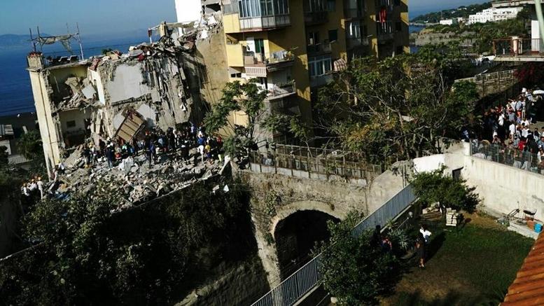 Εντοπίστηκε τρίτος νεκρός στα συντρίμμια του κτιρίου στη Νάπολη