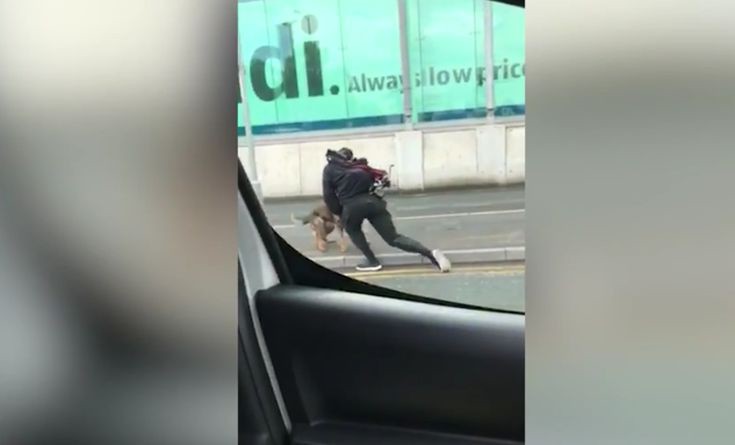 Κυκλοφορούσε με τόξο και μαχαίρι στο κέντρο του Μάντσεστερ