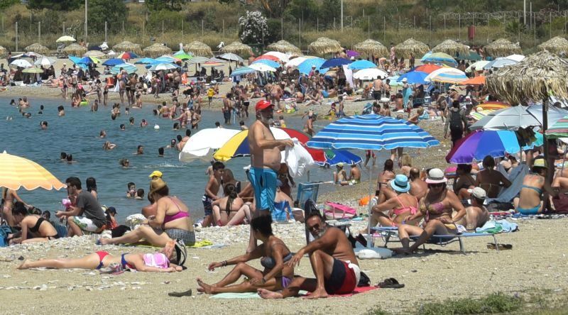 Πάτρα: Πήγαν στην παραλία και άρπαξαν το τσαντάκι