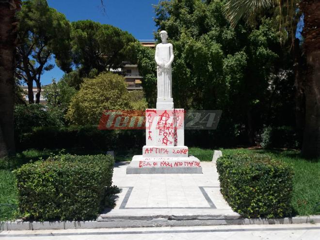 Πάτρα: "Θύμα" βανδάλων για μια ακόμη φορά το άγαλμα στην πλατεία Όλγας - ΦΩΤΟ