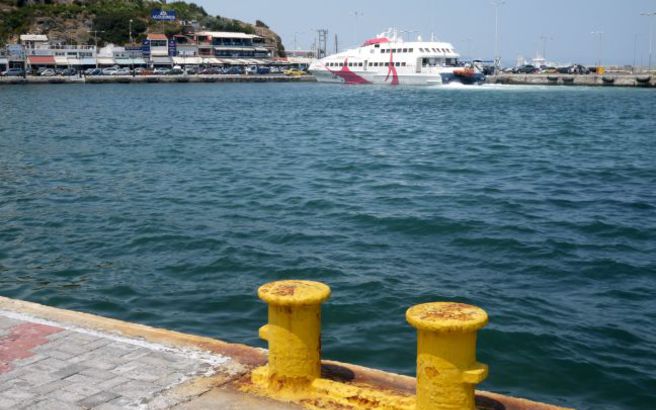 Αναστολή των κινητοποιήσεων στα πλοία στο λιμάνι της Ραφήνας