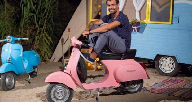 Πρεμιέρα για την εκπομπή «Santo Stelio» του Χανταμπάκη από «παραλία» στο κέντρο του Αγρινίου