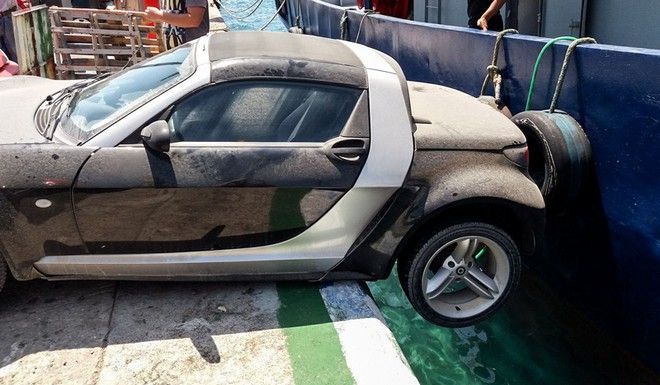 Το είδαμε και αυτό! Αυτοκίνητο συγκρούστηκε με σκάφος στη Νάξο