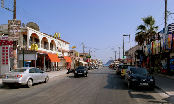 Ζάκυνθος: Τον σκότωσαν στο ξύλο - Οι δράστες κυνήγησαν ομαδικά το νεαρό θύμα τους - Μαχαιριές και δολοφονικά χτυπήματα!