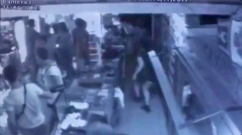 ΤΡΟΜΟΣ στη Βαρκελώνη: Το λευκό βαν «σαρώνει» τη Λας Ράμπλας και όλοι τρέχουν να κρυφτούν - ΔΕΙΤΕ ΒΙΝΤΕΟ