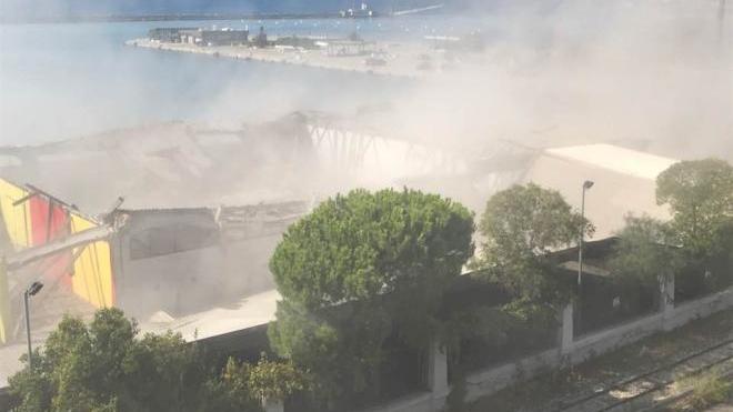 O Νίκος Νικολόπουλος καταθέτει μηνυτήρια αναφορά στον Εισαγγελέα για τα ντουβάρια εντός της λιμενικής ζώνης