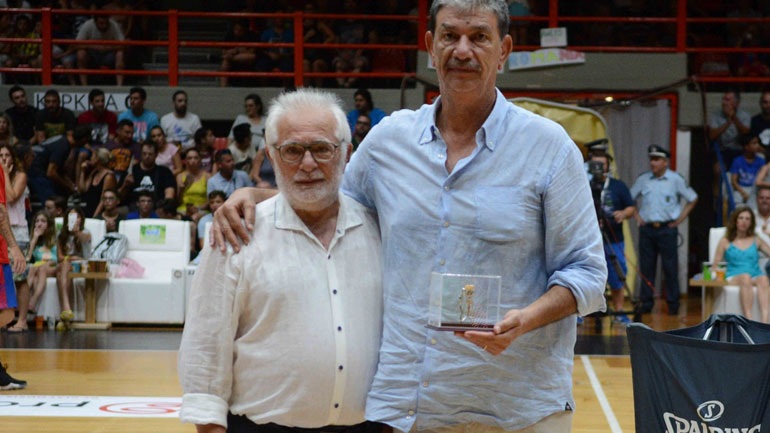 H EOK βράβευσε τον «Νουρέγιεφ» του ελληνικού μπάσκετ