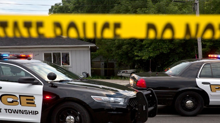 Δύο νεκροί και τέσσερις τραυματίες από πυρά αγνώστου άνδρα σε βιβλιοθήκη