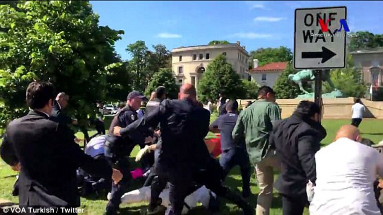 Σε δίκη Τούρκοι σωματοφύλακες για τα επεισόδια κατά Κούρδων