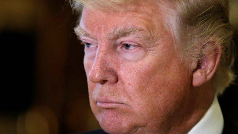 Ο Τραμπ διέλυσε δύο οικονομικά συμβούλια μετά από κύμα παραιτήσεων