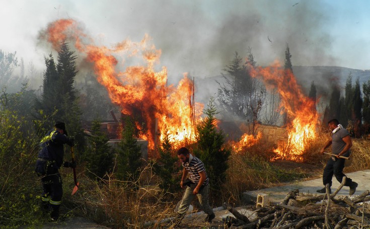Εκτός ελέγχου παραμένει η φωτιά στα Κύθηρα - Καίγεται για τρίτη ημέρα το νησί