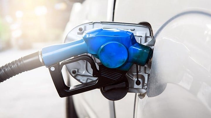 Σε τιμές που... καίνε πωλείται η αμόλυβδη στα νησιά