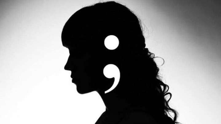 Γνωστή παρουσιάστρια ποζάρει με μαγιό και "ρίχνει" το Instagram - ΦΩΤΟ