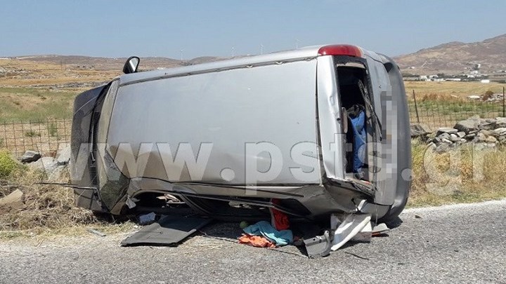 Πάρος: Αυτοκίνητο συγκρούστηκε με τουριστικό λεωφορείο