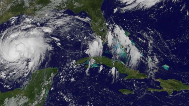 Οι ΗΠΑ οχυρώνονται για τον τυφώνα Χάρβεϊ - Εκκενώνονται πόλεις - ΔΕΙΤΕ ΒΙΝΤΕΟ